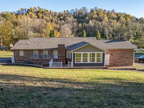 Exterior - 104 Ashbrook Ave, Cedar Bluff, VA 24609 photo 5 of 7