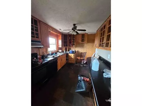 454 Walnut Dr, Cedar Bluff, VA 24609 photo 2
