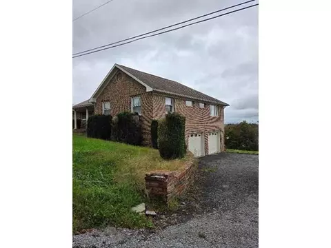 454 Walnut Dr, Cedar Bluff, VA 24609 photo 7