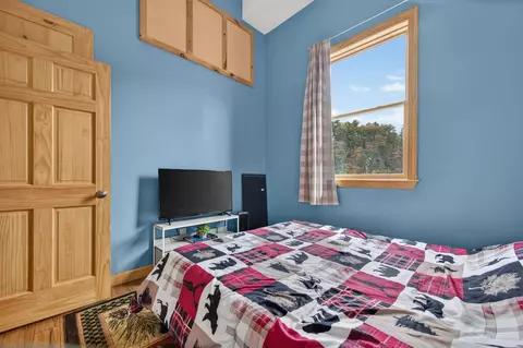 Bedroom - 584 Buzzard Roost Ln, Max Meadows, VA 24360 photo 3 of 8
