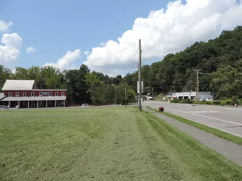 1125 Cedar Valley Dr, Cedar Bluff, VA 24609 photo 3