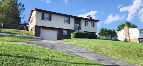 521 Star St, Pounding Mill, VA 24637 photo 1