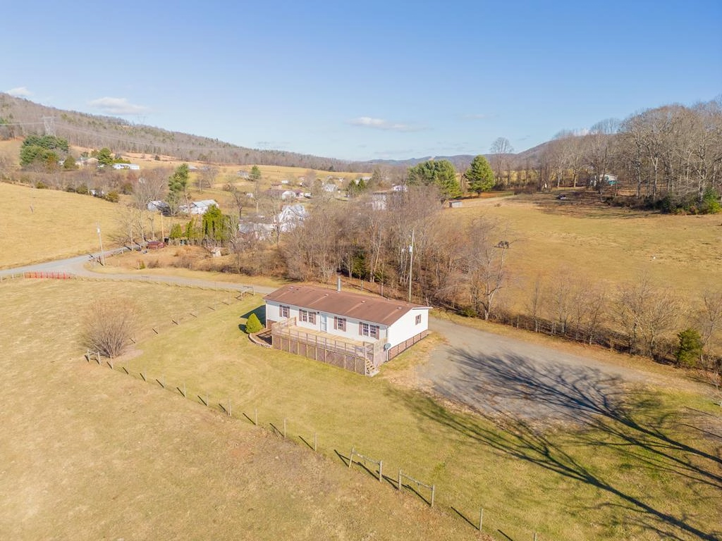 493 Payne Town Rd  