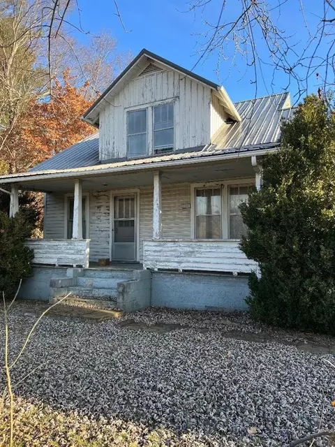 9401 Crescent Rd, Glade Spring, VA 24340 photo 1