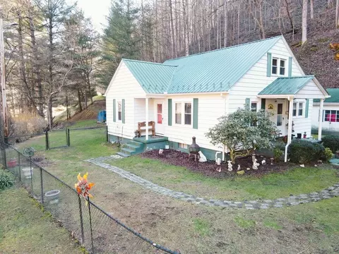 1836 Woods Fork Rd, Grundy, VA 24614 photo 1