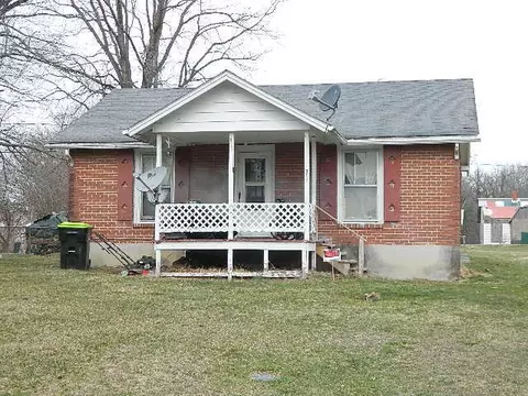 811 4th St NE, Pulaski, VA 24301 photo 1
