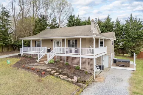 835 Ivanhoe Rd, Max Meadows, VA 24360 photo 1
