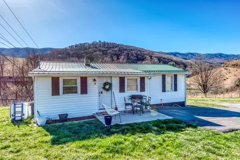174 Lloyd St, Cedar Bluff, VA 24609 photo 1