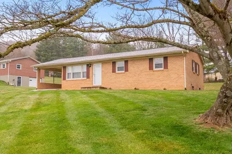 143 Gilland Ave, Max Meadows, VA 24360 photo 1