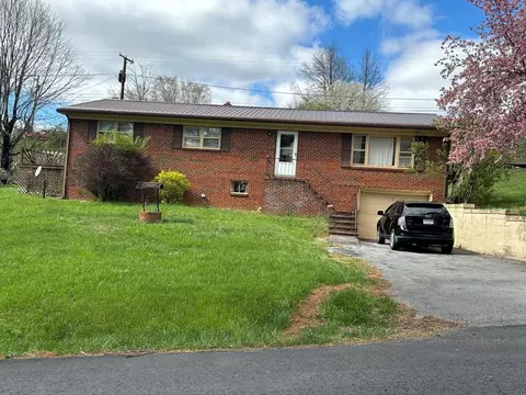 1174 Thru Dr, Pounding Mill, VA 24637 photo 1