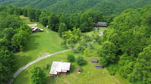 639 Dream Farm Rd, Birchleaf, VA 24220