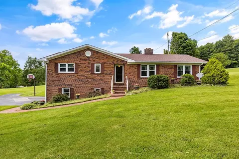 8190 Mountain Rd, Cedar Bluff, VA 24609 photo 1