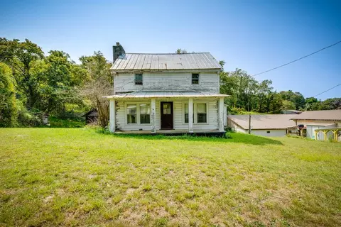2231 Mountain Rd, Cedar Bluff, VA 24609 photo 1