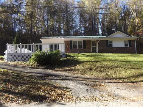 93 Spring St, Galax, VA 24333 photo 1