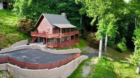 2281 Cascade Trl, Fancy Gap, VA 24328