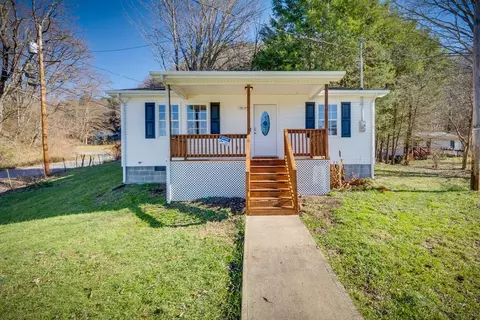 724 E Fourth St, Damascus, VA 24236 photo 1