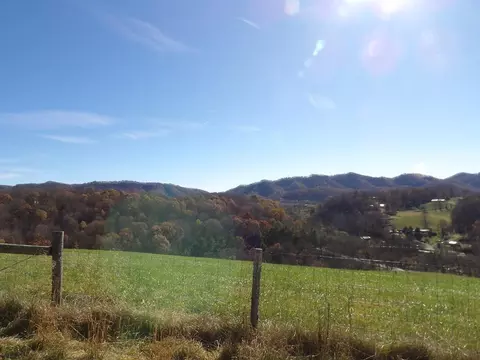 107 Edgewoodcrusenberry Rd, Saltville, VA 24370