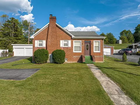 617 Maple St, Glade Spring, VA 24340 photo 1