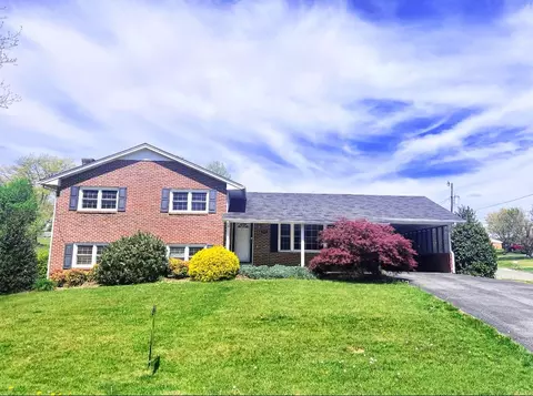 690 Mountain View Dr, Wytheville, VA 24382