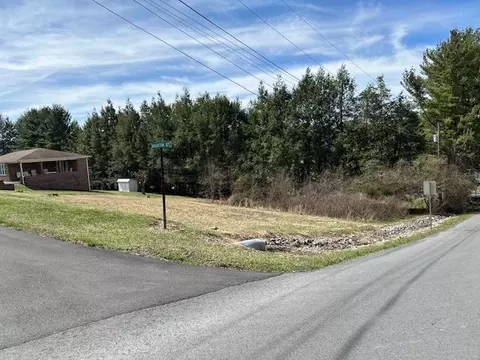 000 Martin St, Pounding Mill, VA 24637