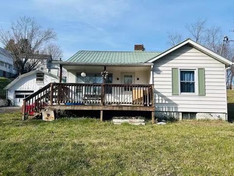 231 Grove St, Max Meadows, VA 24360 photo 1