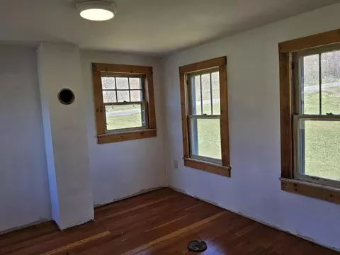 Bedroom - 152 Poplar Dr, Ivanhoe, VA 24350 photo 2 of 6