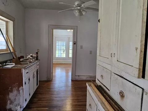 Entry Way - 152 Poplar Dr, Ivanhoe, VA 24350 photo 2 of 5