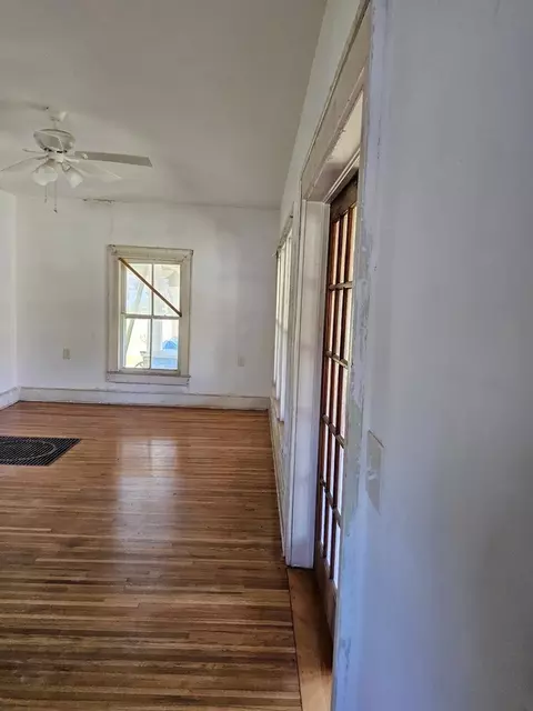 Living - 152 Poplar Dr, Ivanhoe, VA 24350 photo 2 of 5