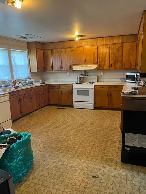 Kitchen - 239 Boxwood St, Glade Spring, VA 24340 photo 1 of 1