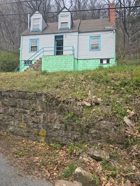 408 Fairview St, Mullens, WV 25882