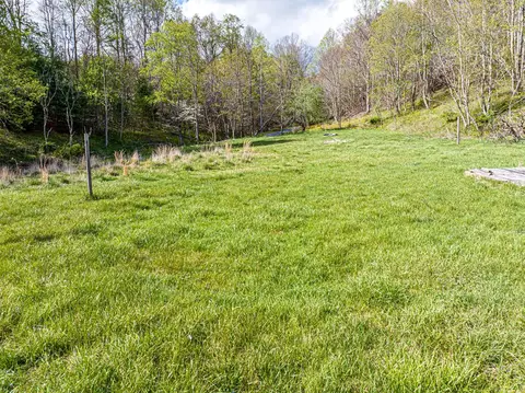 513 Beadwood Ln, Damascus, VA 24236