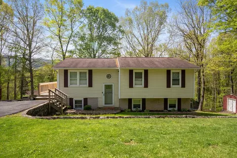 156 Ridgecrest St, Bluefield, VA 24605 photo 1