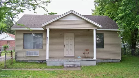 2811 N Albert Pike Ave, Fort Smith, AR 72904 photo 1
