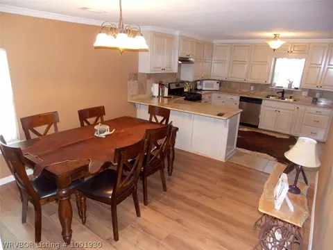 37977 Lassiter Rd, Howe, OK 74940 photo 5