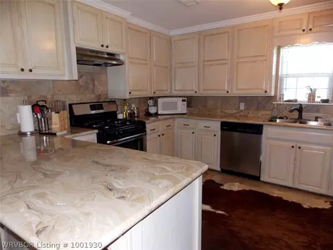37977 Lassiter Rd, Howe, OK 74940 photo 4