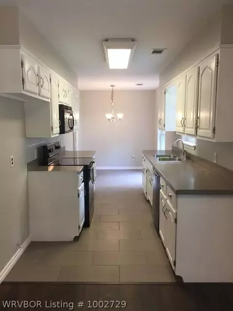 3227 Edinburgh Dr, Fort Smith, AR 72908 photo 2