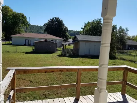 844 N 3rd St, Ozark, AR 72949 photo 9
