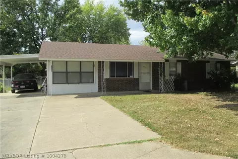 1304 N 4th St, Paris, AR 72855 photo 2