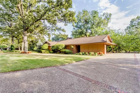 3008 S Dallas Dr, Fort Smith, AR 72901 photo 2