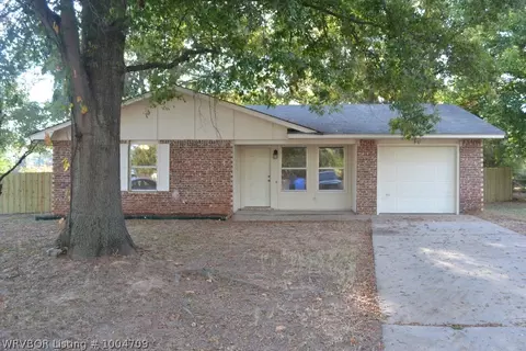 1406 14th Cir, Barling, AR 72923 photo 2