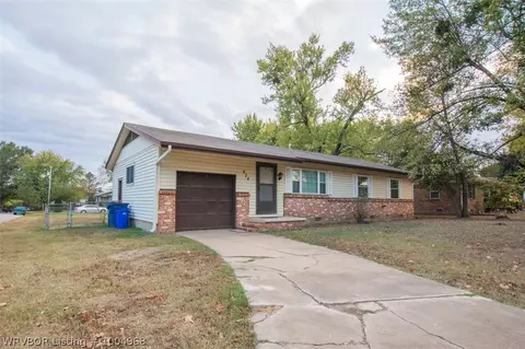 824 Cedar Ln, Fort Smith, AR 72908 photo 2
