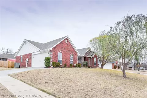 116 Lexington, Barling, AR 72923 photo 1