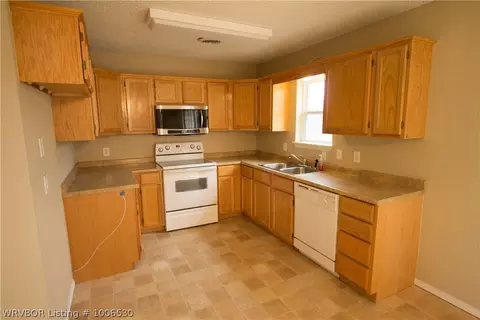 806 Angela Cir, Barling, AR 72923 photo 4
