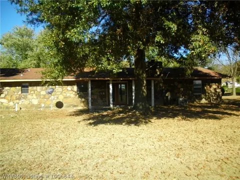 1115 E 6th St, Waldron, AR 72958 photo 1