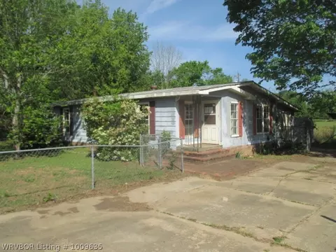 1002 A St, Barling, AR 72923 photo 1