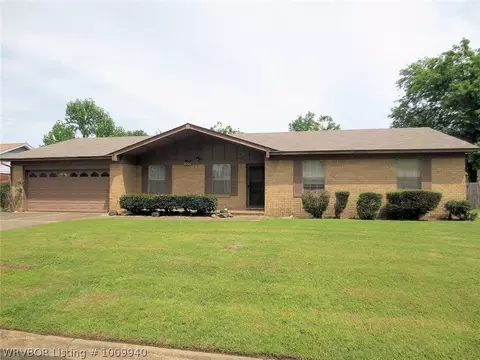 8305 Clover Dr, Fort Smith, AR 72908 photo 1