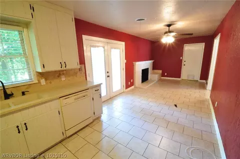 3223 39th St, Fort Smith, AR 72903 photo 6