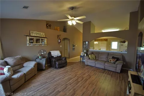122 Spruce St, Greenwood, AR 72936 photo 3
