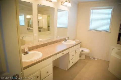 902 J St, Barling, AR 72923 photo 12