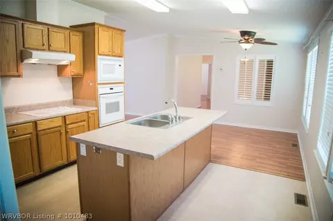 902 J St, Barling, AR 72923 photo 7